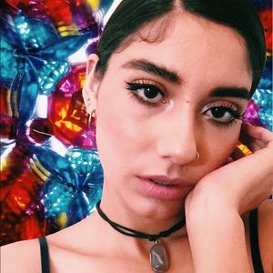 Meet your Posher, Brenda